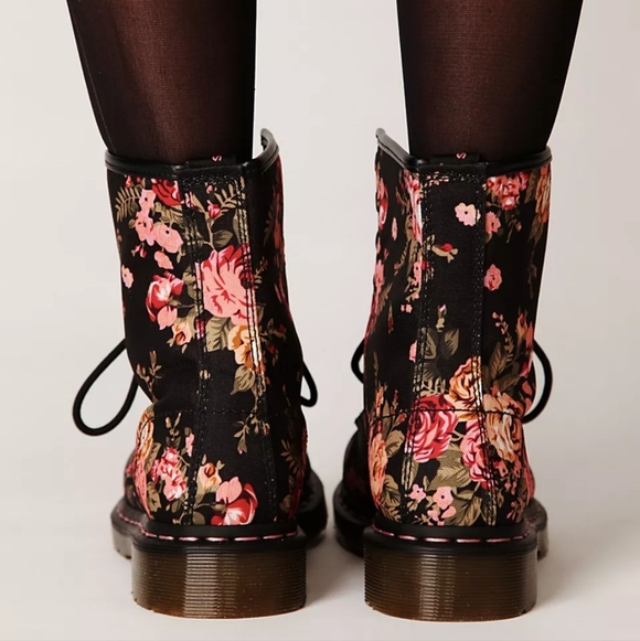 DR. MARTENS VICTORIAN FLORAL PATTERN LACE UP ANKLE BOOTS SIZE 10 - Picture 3 of 16